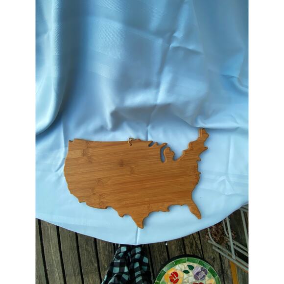 All Wood Cutting Serving Board shaped like America / USA / United States EUC - Picture 2 of 14